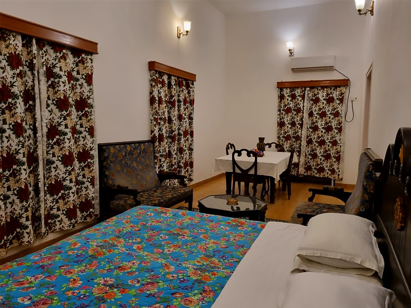 DELUXE ROOM(PHOOL & GULAB)